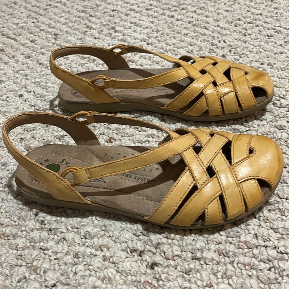 Earth Origins Berri Woven Casual Round Toe Slingback Sandals - Picture 6 of 7